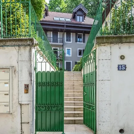 بيت للعطل Faubourg Furnished House *