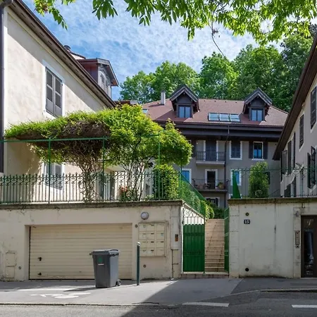 بيت للعطل Faubourg Furnished House آنسي